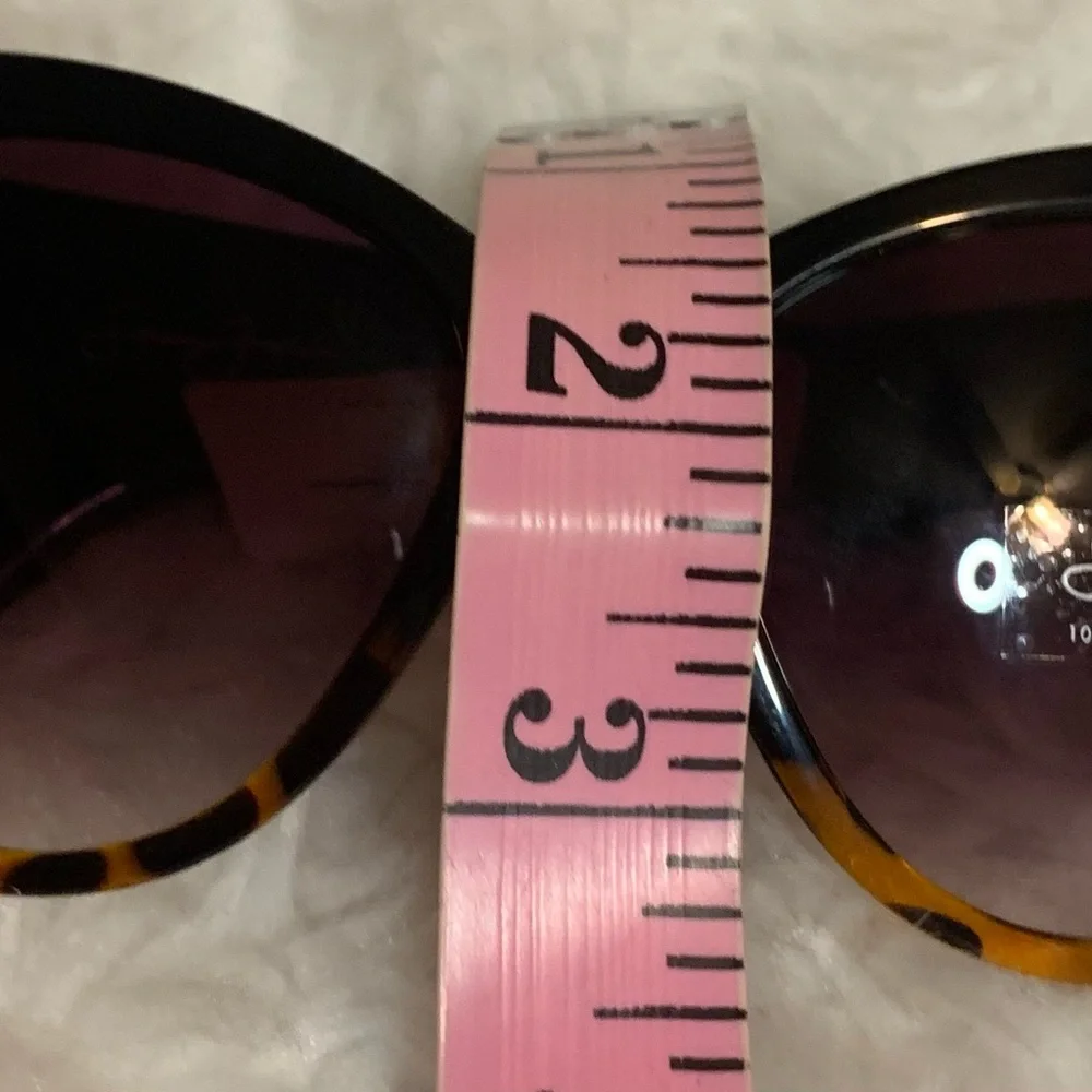 P DIDDY SEAN JOHN UV protection, tortoise shell cat eye sunglasses NWT